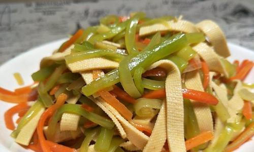 爽口美食，以青蒜炒千张（青蒜香气扑鼻）  第2张
