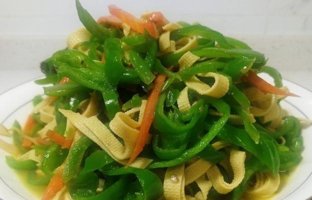 爽口美食，以青蒜炒千张（青蒜香气扑鼻）  第3张