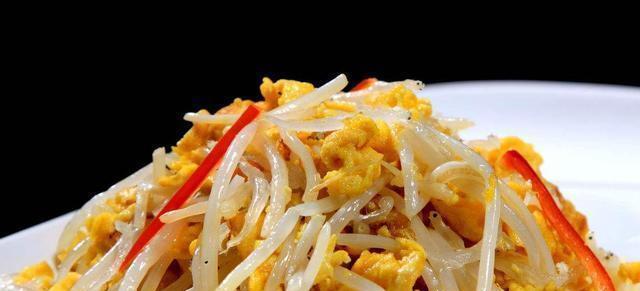 青蒜炒绿豆芽，健康美味轻松上桌（做法简单易学）  第3张