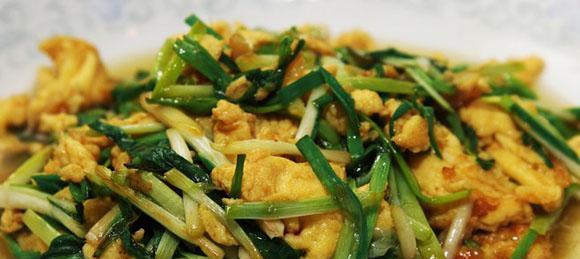 爽口美味——彩椒青蒜炒鸡蛋（让你的餐桌多一份色彩）