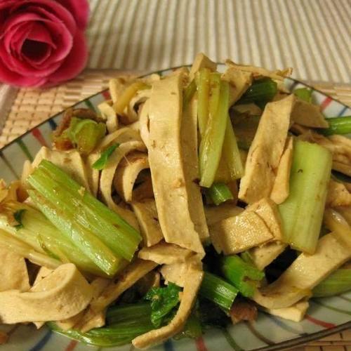 青蒜炒豆腐皮食谱（简单易学）  第1张