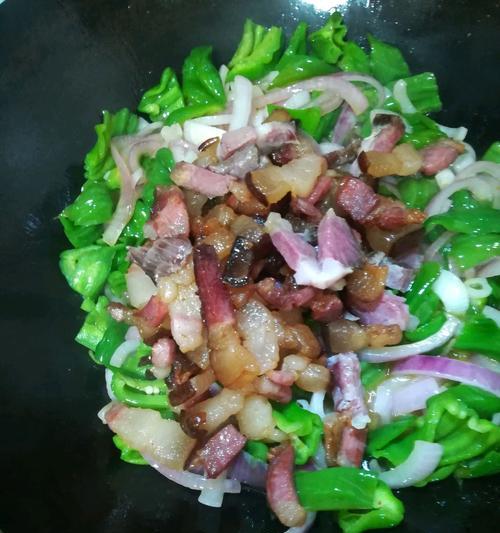 青蒜炒瘦腊肉，美味又健康（一道营养均衡的家常菜）