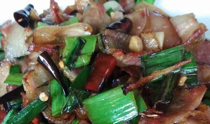 青蒜炒瘦腊肉，美味又健康（一道营养均衡的家常菜）  第2张