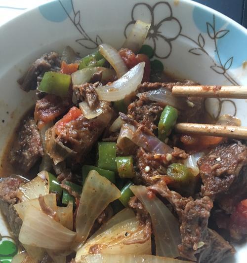 青柿子炒肉片的做法（用青柿子为肉片增添独特风味）  第1张