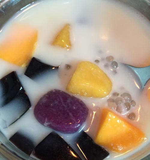 美味青青西米露（用新鲜水果做出营养又健康的饮品）