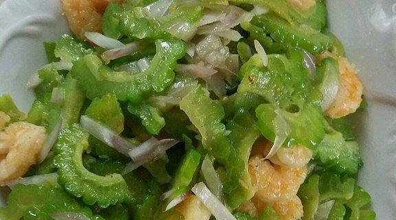 清爽夏日青苹果苦瓜冰饮的制作方法（健康饮品DIY）