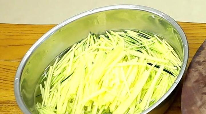 青南瓜丝的多种做法（营养丰富）