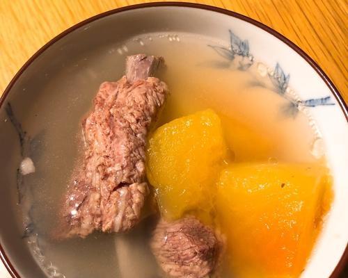 以青木瓜猪脚汤为主角的美食故事（在家里自制最健康的青木瓜猪脚汤）