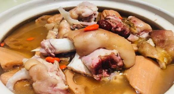 以青木瓜猪脚汤为主角的美食故事（在家里自制最健康的青木瓜猪脚汤）  第2张