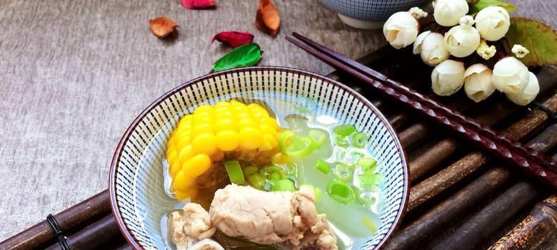 尝鲜青木瓜玉米排骨汤（清热解毒）