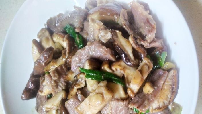 青木瓜炒香菇鸭蛋食谱（健康营养的家常美食）  第3张