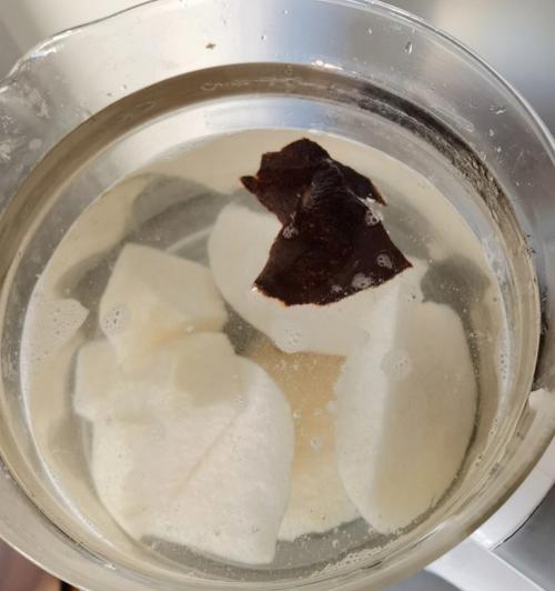 青萝卜雪梨汤的做法（家中清肺养生良方）  第1张