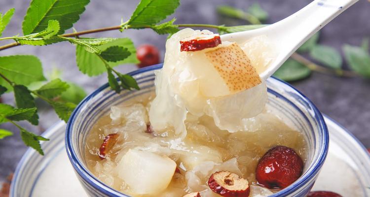 青萝卜雪梨汤的做法（家中清肺养生良方）  第3张