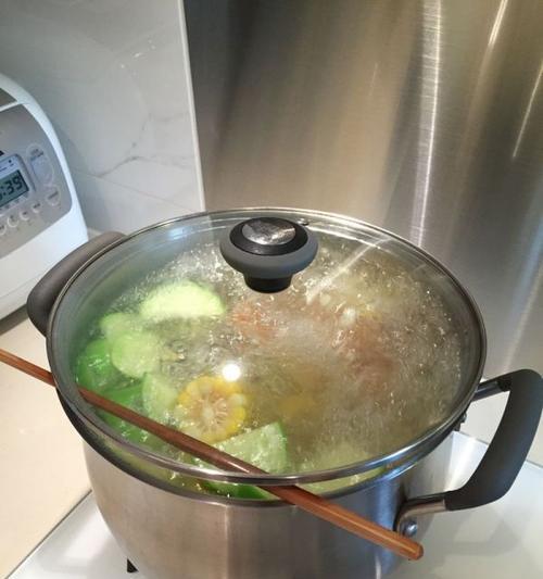 青萝卜汤的做法（健康又美味的清汤佳肴）  第3张