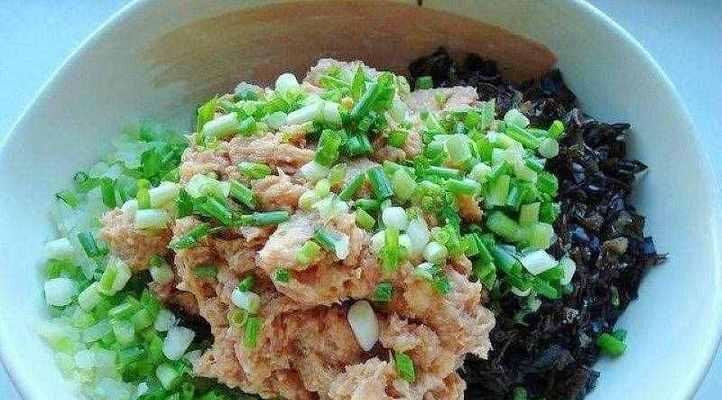 如何制作美味青萝卜肉包子（以青萝卜为主要配料的包子馅制作方法）