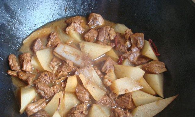 如何烹制美味青萝卜炖羊肉（家常美食一定不能错过/羊肉与青萝卜完美融合）  第1张