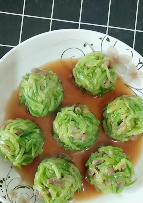 家常美食，青萝卜炖腊肉（清爽可口）  第2张