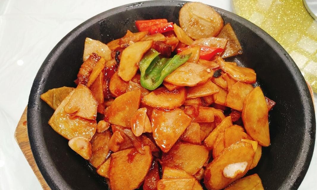 青辣椒炒土豆片的做法（家常小炒菜系列）  第2张