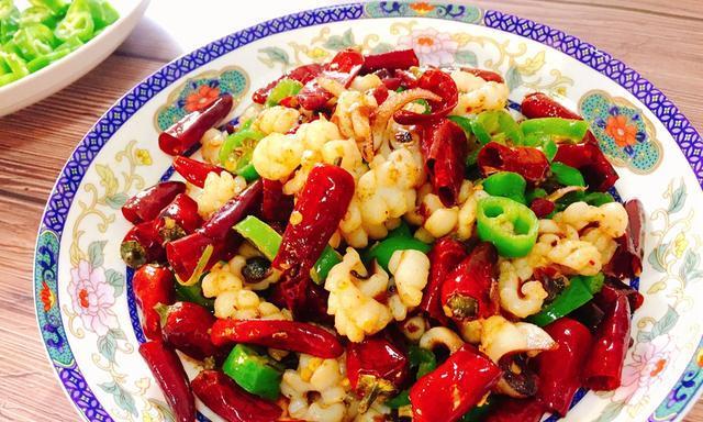 用青辣椒炒出的鲜香鸡肉（做法详解）  第3张