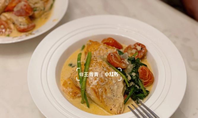 烹制青咖喱三文鱼头的秘方（轻松制作健康美味）  第2张
