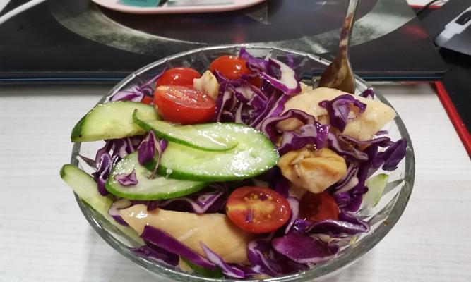 青椒紫甘蓝减肥餐，瘦身美容双效（用青椒紫甘蓝打造健康减肥餐）