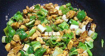 香鲜可口的青椒猪肉馅水饺（家庭必备的制作技巧和口感一流的调料选择）  第2张