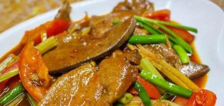青椒猪肝小炒的做法（营养美味又健康）