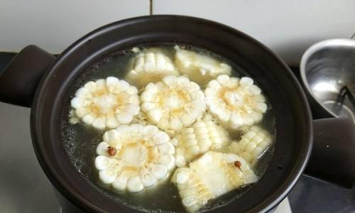 板栗玉米排骨汤的做法是什么？如何做出美味的板栗玉米排骨汤？  第1张