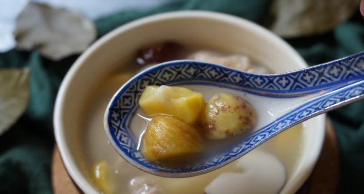 板栗黄菜花鸡汤怎么做？有哪些独特功效和制作要点？