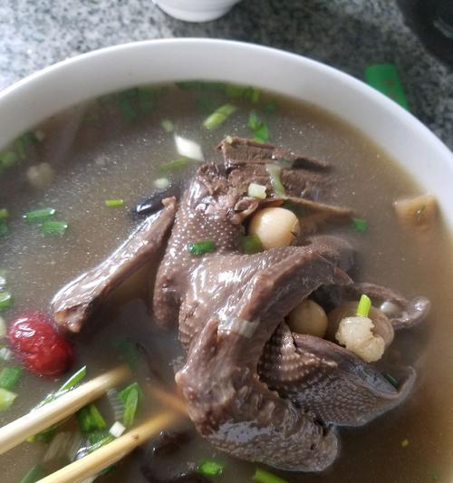 板栗鸽子汤的做法是什么？如何做出美味的板栗鸽子汤？  第2张