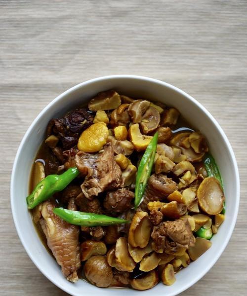 板栗茶树菇煲鸭怎么做？步骤和技巧有哪些？