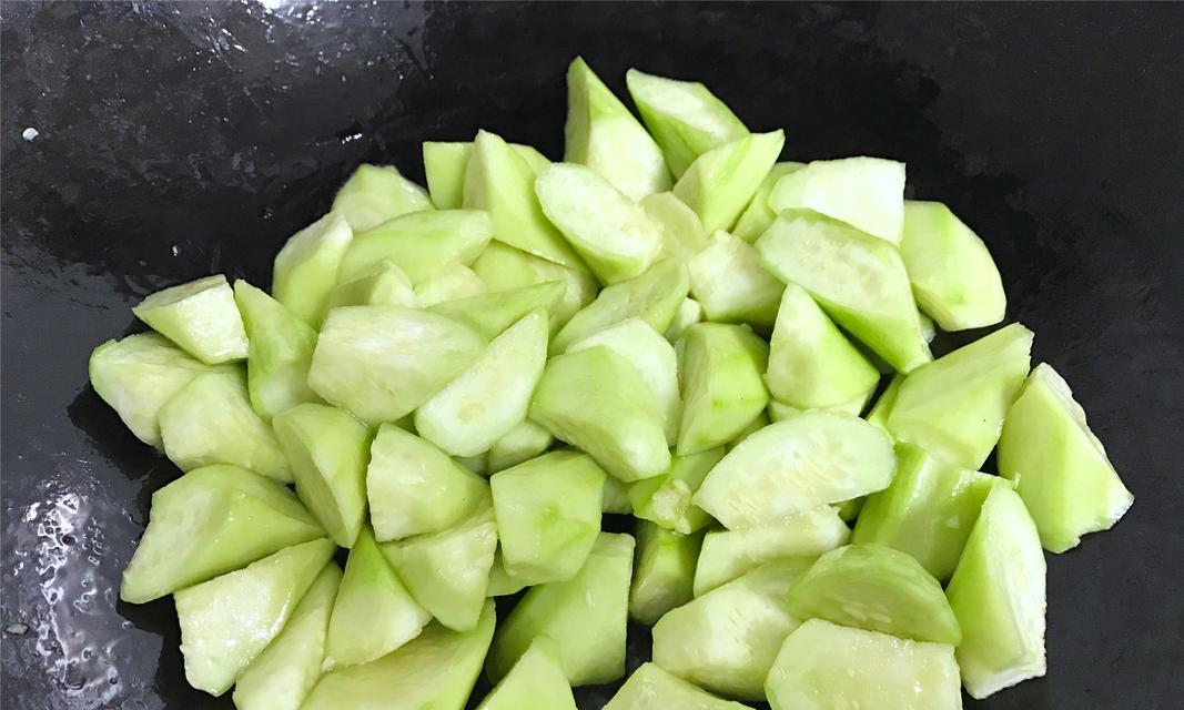 佰菇烩丝瓜的做法是什么？步骤详解及常见问题解答？  第2张