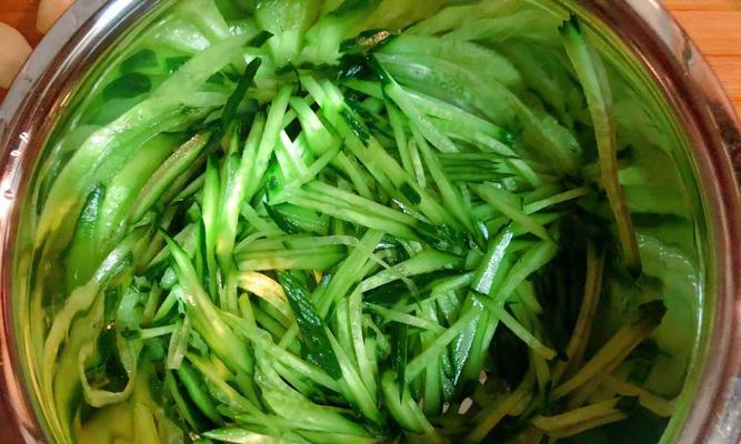 百香果拌黄瓜怎么做？步骤和技巧有哪些？  第3张