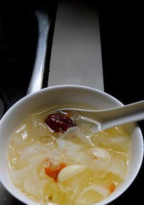 百合银耳雪梨汤怎么做？有哪些健康益处？  第2张