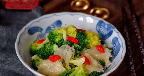 百合银耳西兰花的做法是什么？如何保持营养不流失？  第1张