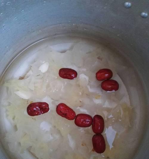 百合银耳糖水怎么做？有哪些健康益处？  第3张