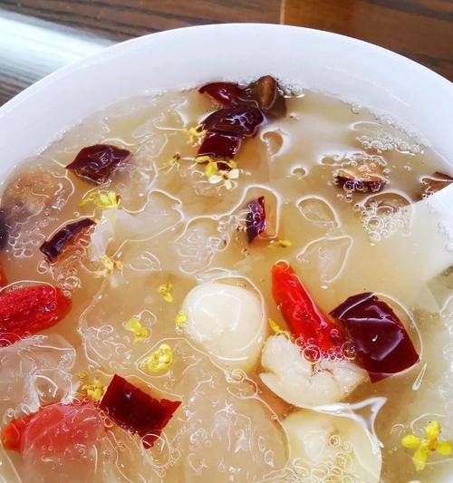 百合银耳莲子汤怎么做？有哪些健康益处？  第2张