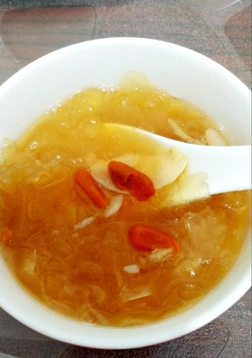 百合银耳莲子羹怎么做？有哪些健康益处？  第3张