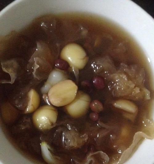 百合银耳莲子炖奶怎么做？有哪些步骤和注意事项？  第3张