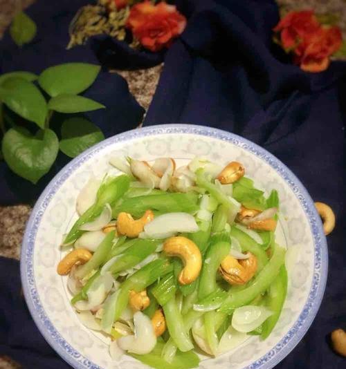 百合腰果炒缸豆怎么做？步骤和技巧有哪些？