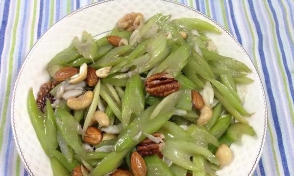 百合腰果炒缸豆怎么做？步骤和技巧有哪些？  第2张
