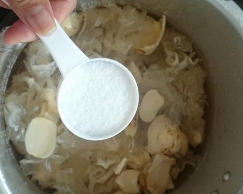 百合雪梨银耳汤怎么做？有哪些健康益处？  第3张