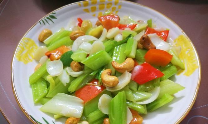 如何制作百合西芹虾仁？这道菜的常见问题有哪些？  第1张