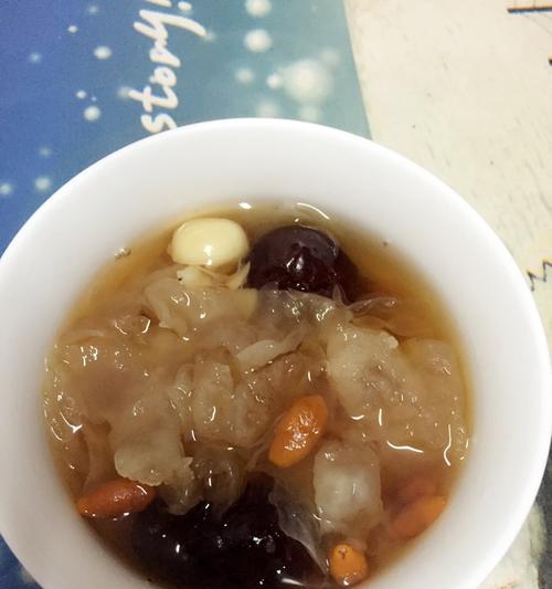 百合莲子羹怎么做？有哪些健康益处？