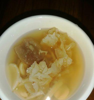 百合桂圆银耳羹怎么做？有哪些健康益处？  第3张