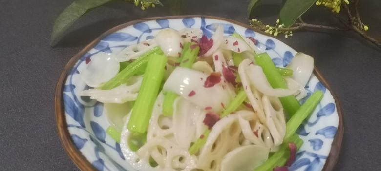 如何制作百合炒香芹？这道菜的正确步骤是什么？  第1张