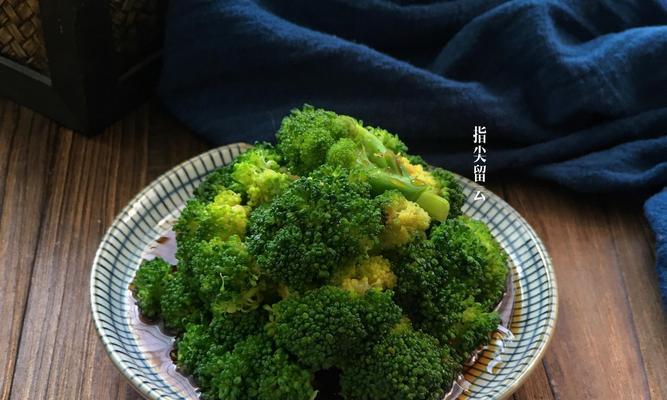 白灼西兰花怎么做？步骤和技巧有哪些？