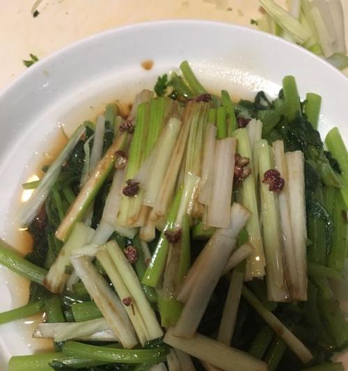 白灼茼蒿怎么做？步骤和技巧有哪些？  第3张