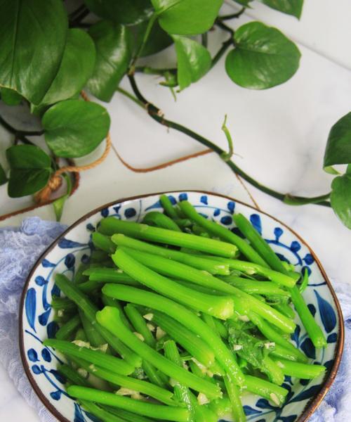 白灼南瓜苗怎么做？步骤和技巧有哪些？