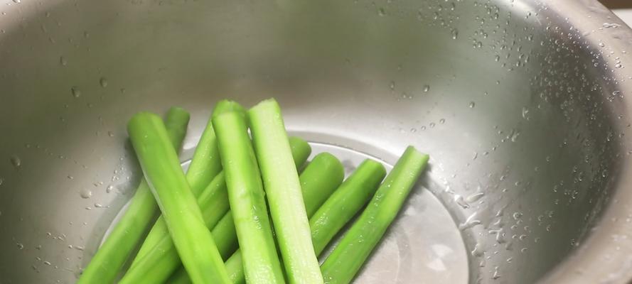白灼芦笋怎么做？步骤和技巧有哪些？